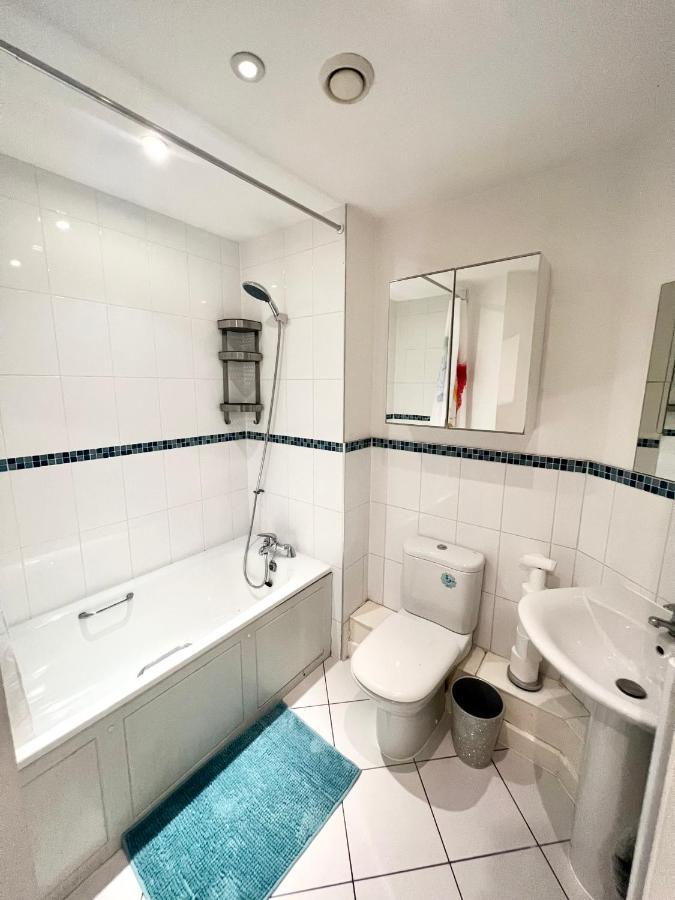 2 Bedroom Apartment Near Olympic Park With Free Parking London Exterior photo