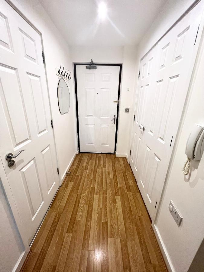 2 Bedroom Apartment Near Olympic Park With Free Parking London Exterior photo